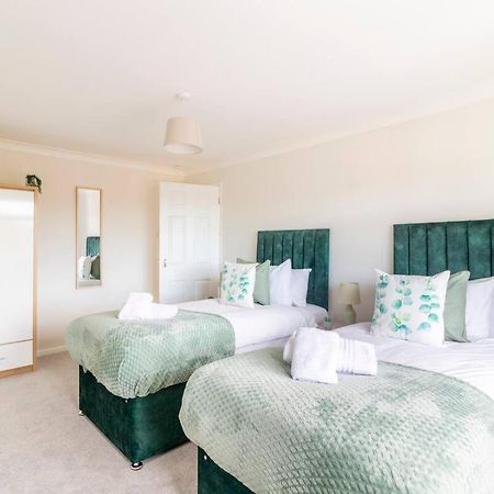 Wow! Seaview Beach Apartment Sleeps 6-Free Parking Борнмут Екстер'єр фото
