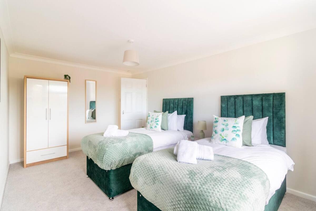 Wow! Seaview Beach Apartment Sleeps 6-Free Parking Борнмут Екстер'єр фото